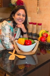 Mango and lettuce salad with chicken/tofu/paneer