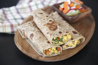 chicken/paneer wrap in mango salsa