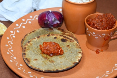 mixed millet roti with garlic chutney